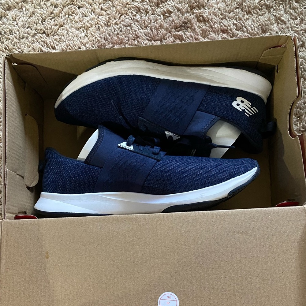 New balance womens cross training sneakers size 8.5 ** original box*